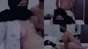 Cewek Ceria Uji Coba Mainan Bikin Kamar Bergetar